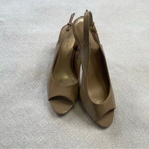 Bandolino Women's Tan Peep-Toe Heels~ 
Size 9.5 M‎